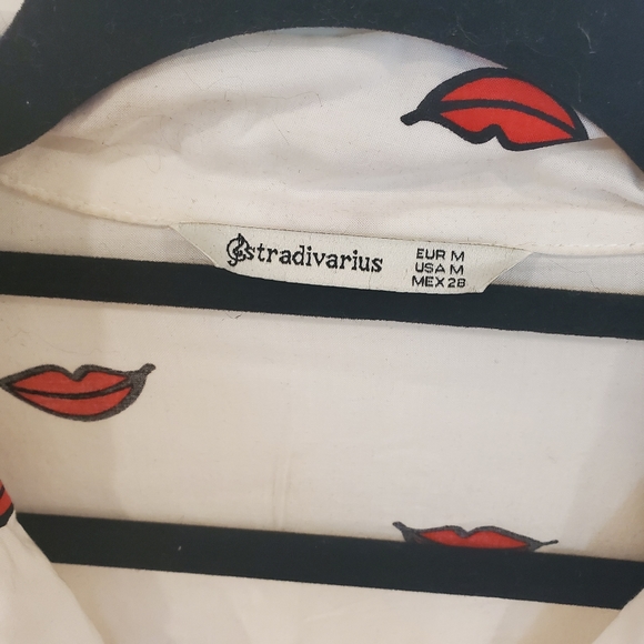 Stradivarius Womens Relaxed Top Lips Size M - Picture 4 of 4